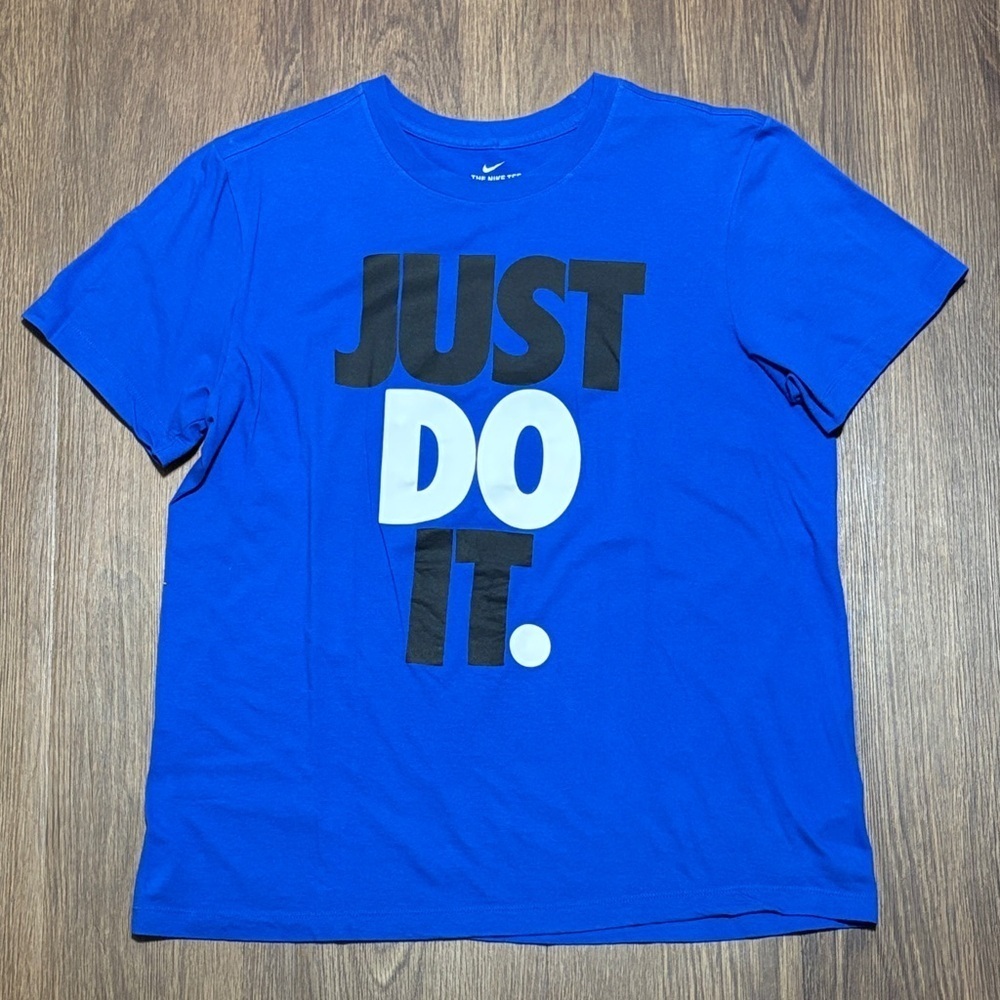 🔥🔥🔥Nike Blue and Black Short Sleeve Tees Size: Large🔥🔥🔥